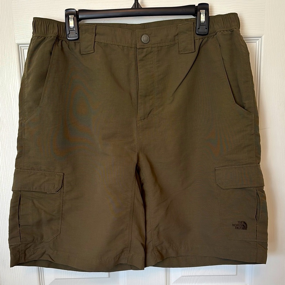 The North Face Men's Olive Paramount Peak Nylon Cargo Shorts AJFF Sz. Large